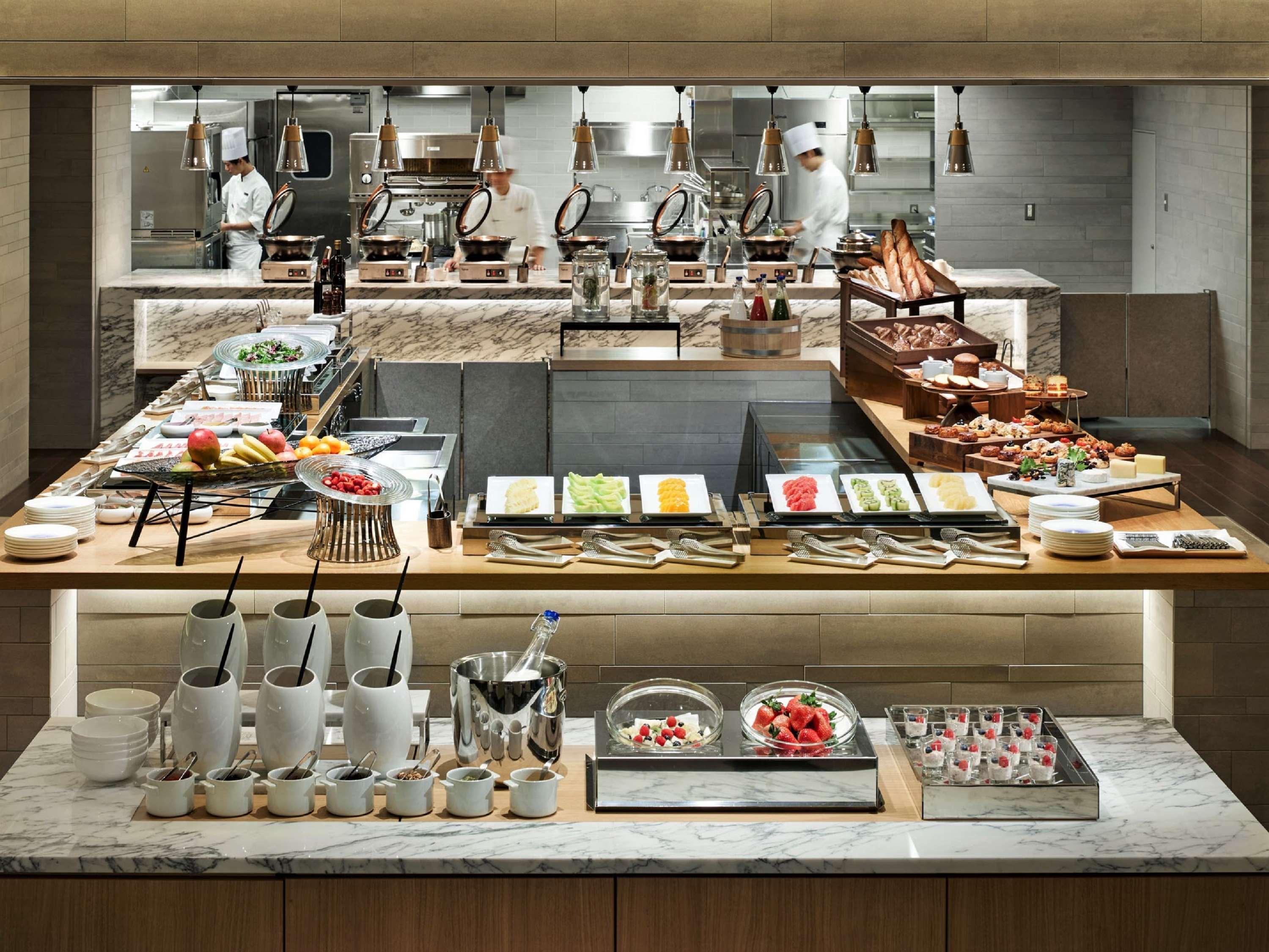 The Thousand Kioto Exterior foto A buffet at a restaurant
