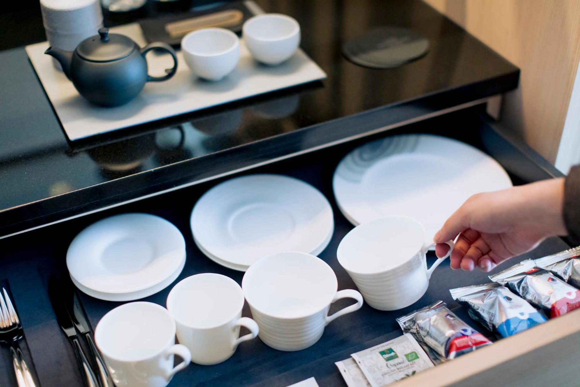 The Thousand Kioto Exterior foto A drawer filled with tableware